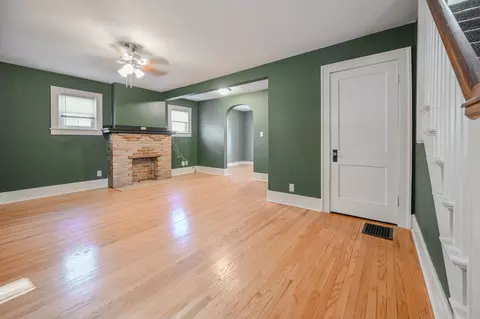 Living - 1824 Warder St, Springfield, OH 45503 photo 2 of 6