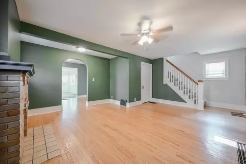 Living - 1824 Warder St, Springfield, OH 45503 photo 5 of 6