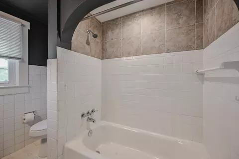 Bath - 1824 Warder St, Springfield, OH 45503 photo 1 of 2