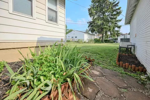 Exterior - 1824 Warder St, Springfield, OH 45503 photo 9 of 12