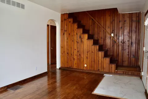 Living - 1233 Bellefair Ave, Springfield, OH 45506 photo 1 of 2