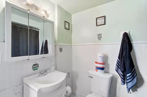 Bath - 913 Rice St, Springfield, OH 45505 photo 1 of 2