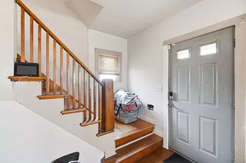 Entry Way - 913 Rice St, Springfield, OH 45505 photo 1 of 4