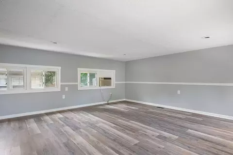 Living - 620 E Cecil St, Springfield, OH 45503 photo 5 of 6