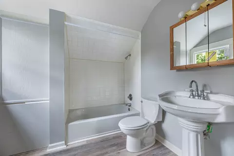 Bath - 620 E Cecil St, Springfield, OH 45503 photo 1 of 1