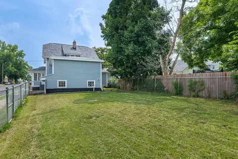 Exterior - 620 E Cecil St, Springfield, OH 45503 photo 5 of 7