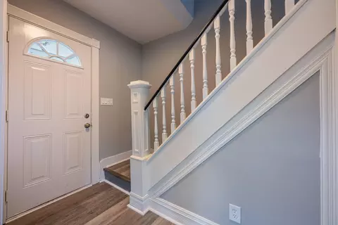 Entry Way - 620 E Cecil St, Springfield, OH 45503 photo 1 of 2