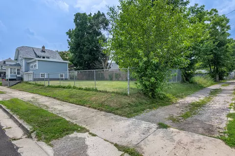 Exterior - 620 E Cecil St, Springfield, OH 45503 photo 7 of 7