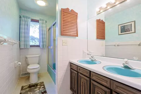 Bath - 2727 Wellsford Ln, Springfield, OH 45503 photo 5 of 6