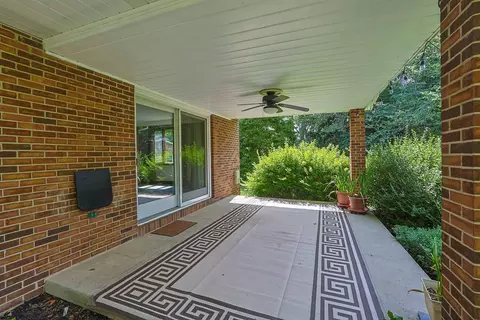 Exterior - 2727 Wellsford Ln, Springfield, OH 45503 photo 4 of 11
