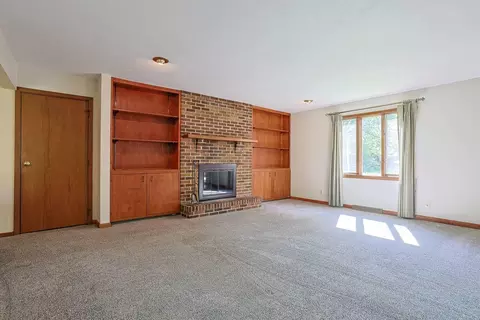 Living - 2727 Wellsford Ln, Springfield, OH 45503 photo 6 of 11