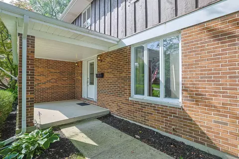 Exterior - 2727 Wellsford Ln, Springfield, OH 45503 photo 3 of 11