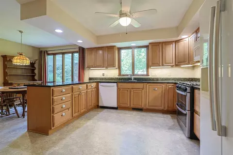 Kitchen - 2727 Wellsford Ln, Springfield, OH 45503 photo 3 of 4