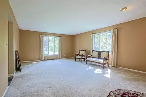Living - 2727 Wellsford Ln, Springfield, OH 45503 photo 1 of 11