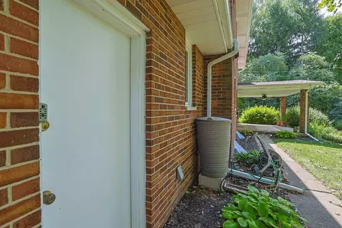 Exterior - 2727 Wellsford Ln, Springfield, OH 45503 photo 10 of 11