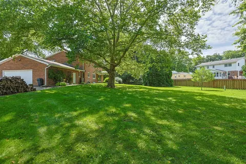 Exterior - 2727 Wellsford Ln, Springfield, OH 45503 photo 6 of 11