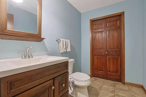Bath - 2727 Wellsford Ln, Springfield, OH 45503 photo 4 of 6