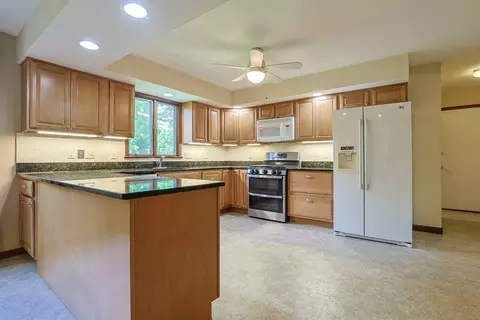 Kitchen - 2727 Wellsford Ln, Springfield, OH 45503 photo 1 of 4