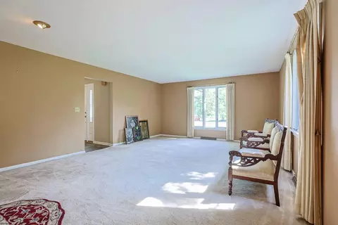 Living - 2727 Wellsford Ln, Springfield, OH 45503 photo 3 of 11