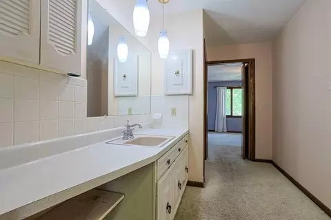 Bath - 2727 Wellsford Ln, Springfield, OH 45503 photo 2 of 6
