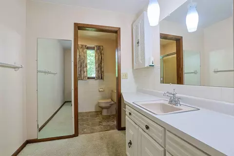 Bath - 2727 Wellsford Ln, Springfield, OH 45503 photo 1 of 6