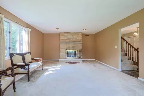 Living - 2727 Wellsford Ln, Springfield, OH 45503 photo 4 of 11