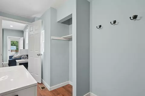 Entry Way - 918 Elder St, Springfield, OH 45505 photo 3 of 3