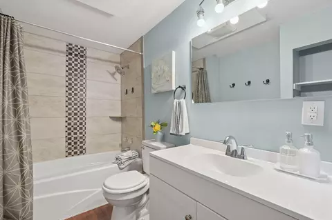 Bath - 918 Elder St, Springfield, OH 45505 photo 1 of 2