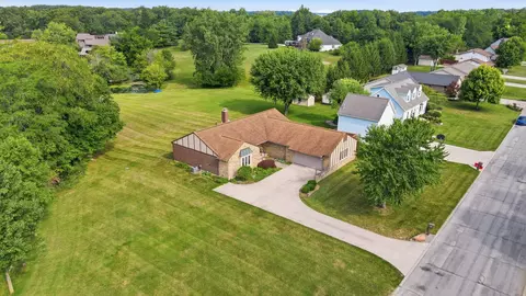 15811 Sunset Blvd, Wapakoneta, OH 45895