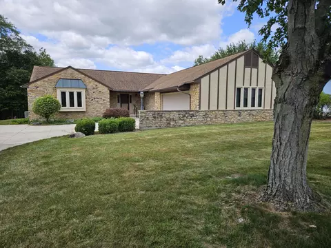 15811 Sunset Blvd, Wapakoneta, OH 45895