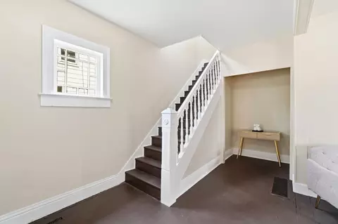 Entry Way - 967 James St, Springfield, OH 45503 photo 7 of 9