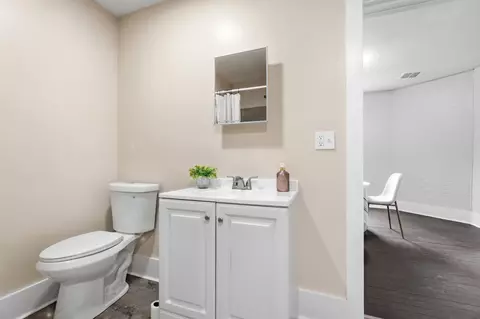 Bath - 967 James St, Springfield, OH 45503 photo 2 of 6