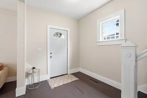 Entry Way - 967 James St, Springfield, OH 45503 photo 3 of 9