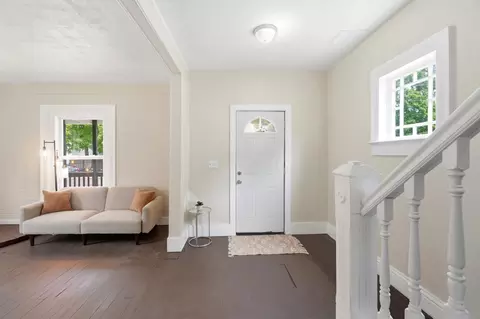Entry Way - 967 James St, Springfield, OH 45503 photo 2 of 9