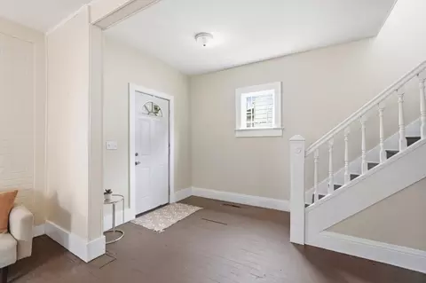 Entry Way - 967 James St, Springfield, OH 45503 photo 1 of 9
