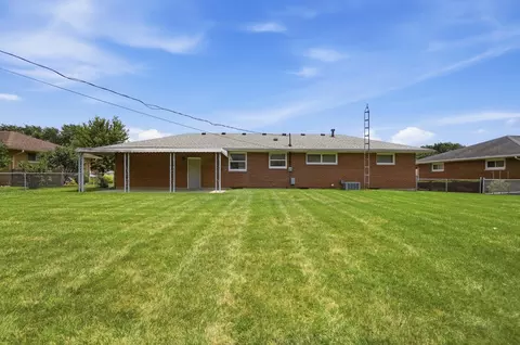 Exterior - 4209 Helena Dr, Springfield, OH 45503 photo 5 of 12