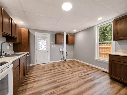 Kitchen - 106 Snyder St, Springfield, OH 45504 photo 3 of 4