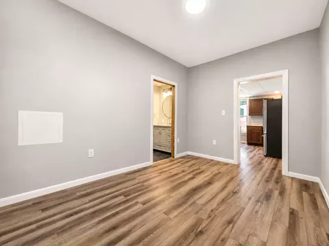 Living - 106 Snyder St, Springfield, OH 45504 photo 2 of 3