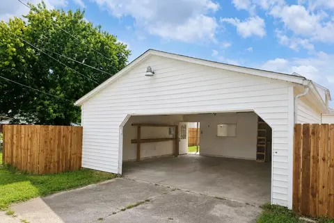 Exterior - 106 Snyder St, Springfield, OH 45504 photo 3 of 4