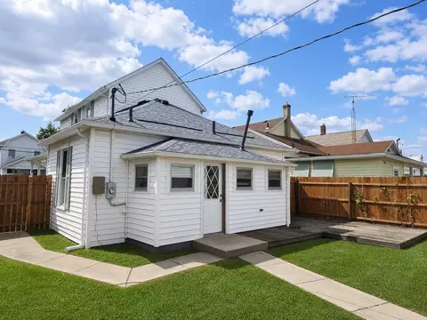 Exterior - 106 Snyder St, Springfield, OH 45504 photo 2 of 4
