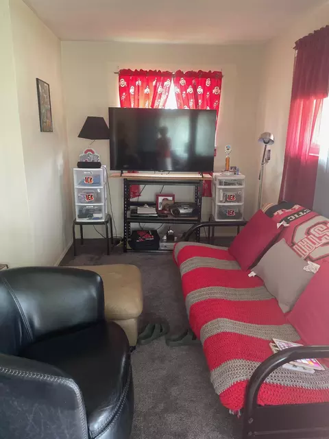 Living - 742 Montgomery Ave, Springfield, OH 45506 photo 2 of 2