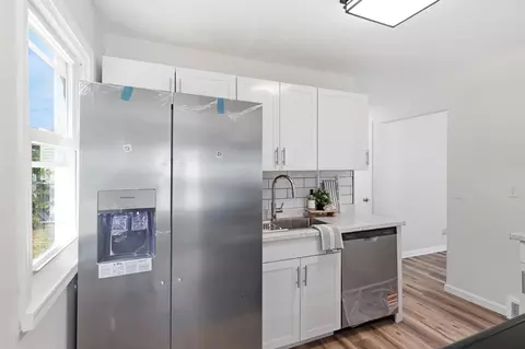 Kitchen - 425 W Parkwood Ave, Springfield, OH 45506 photo 1 of 6