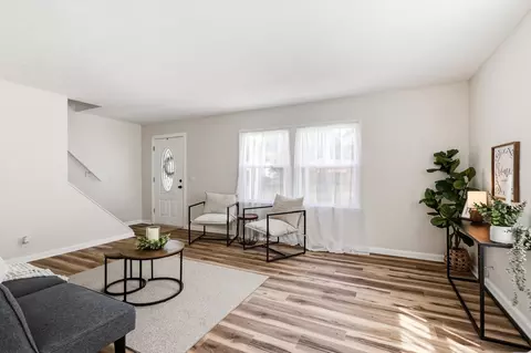 Living - 425 W Parkwood Ave, Springfield, OH 45506 photo 1 of 4