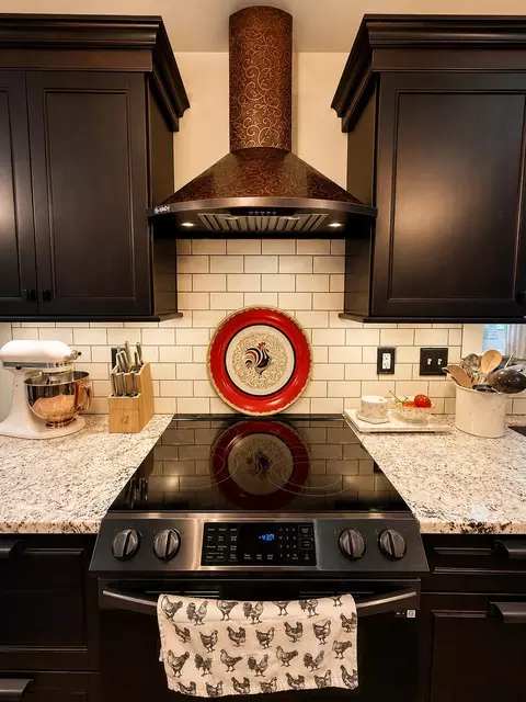 Kitchen - 601 Westchester Park Dr, Springfield, OH 45504 photo 6 of 15