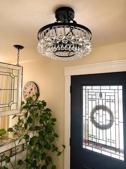 Entry Way - 601 Westchester Park Dr, Springfield, OH 45504 photo 3 of 11