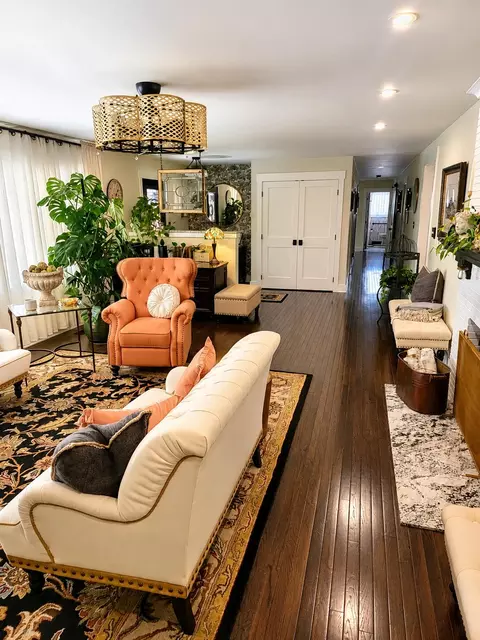Living - 601 Westchester Park Dr, Springfield, OH 45504 photo 3 of 9