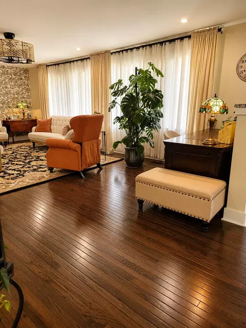 Living - 601 Westchester Park Dr, Springfield, OH 45504 photo 2 of 9