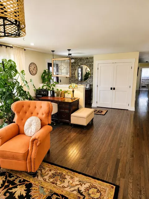 Entry Way - 601 Westchester Park Dr, Springfield, OH 45504 photo 5 of 11