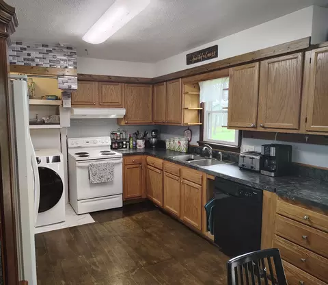 Kitchen - 7446 Dull Rd, Arcanum, OH 45304 photo 1 of 1