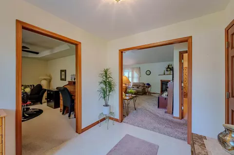 Entry Way - 521 E Hoewisher Rd, Sidney, OH 45365 photo 2 of 3